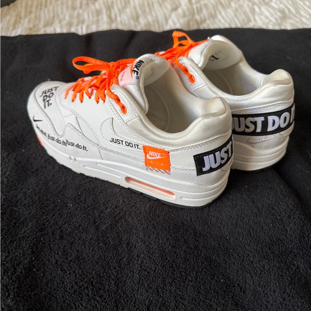 Nike Air Max White and Orange Shoes - Picture 4 of 7